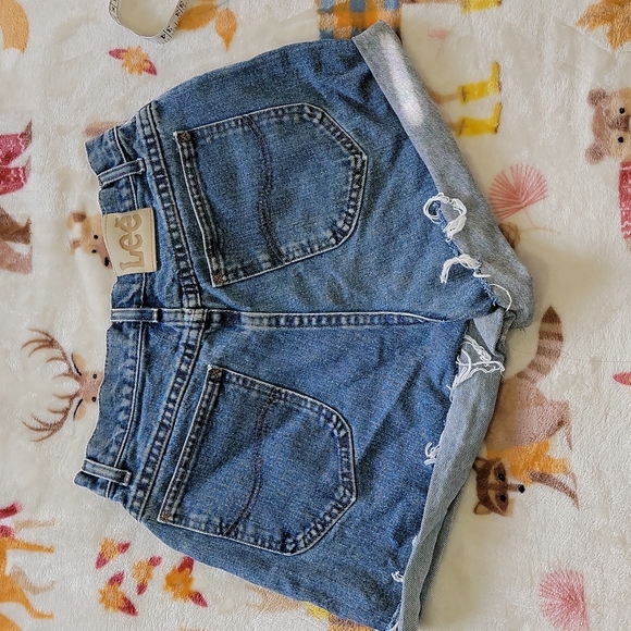 💙 GORGEOUS!! LEE VINTAGE MEDIUM BLUE WASH HIGH WAISTED MOM SHORTS - Picture 7 of 8